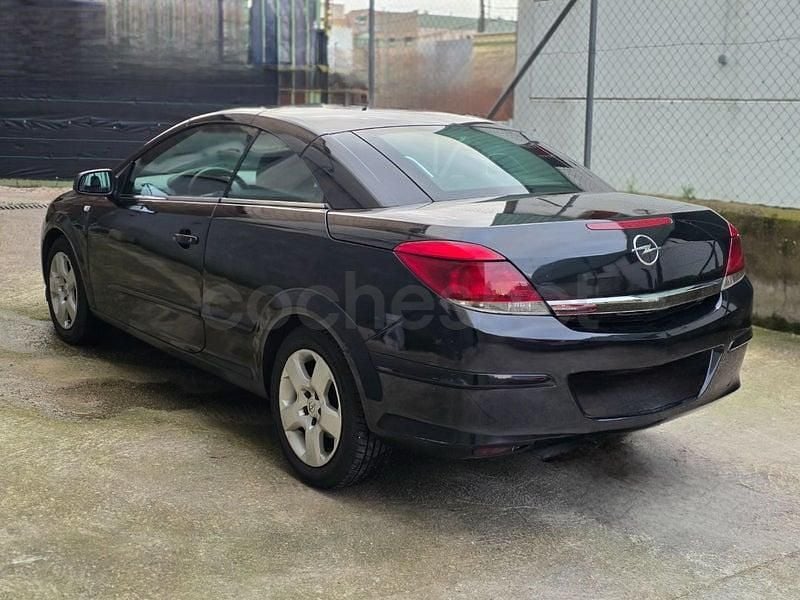Usado Opel Astra Cabriolet Cosmo 150 HP (110 kW) 2007 Preto Cabrios