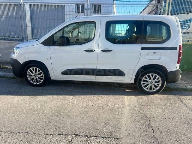 Usado Citroën Berlingo Feel 102 CV (75 kW) 2022 Blanco Monovolumen