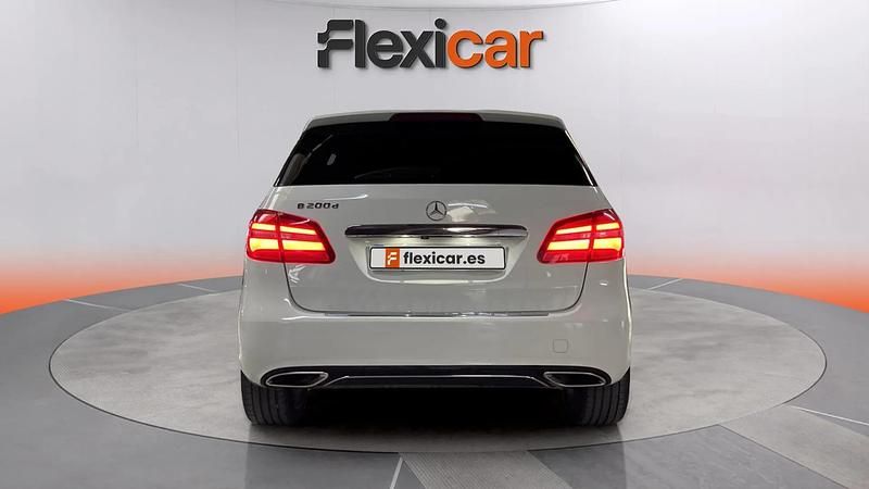 Usado Mercedes B200 136 CV (100 kW) 2017 Blanco Monovolumen
