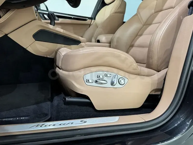 Usado Porsche Macan S 380 CV (279 kW) 2022 Gris / plata SUV