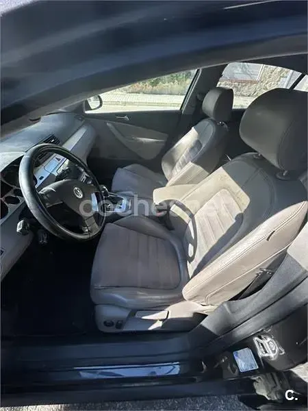 Usado VW Passat Highline 140 CV (102 kW) 2006 Marrón Berlina