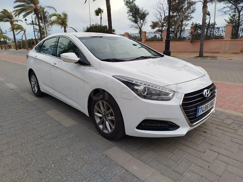 Usado Hyundai i40 115 CV (84 kW) 2018 Blanco Berlina