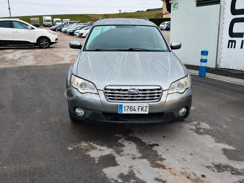 Usado Subaru Outback 165 CV (121 kW) 2007 Gris / plata Familiar