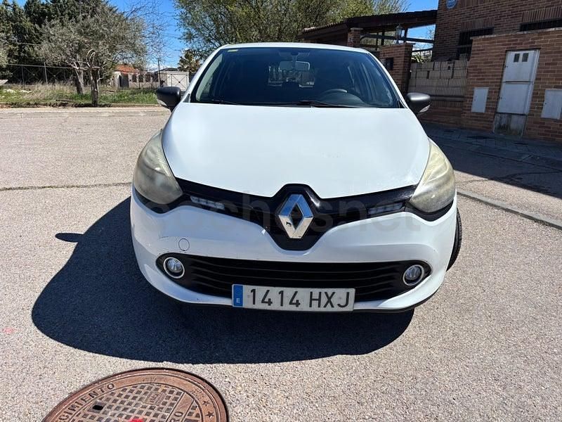 Usado Renault Clio III Collection 75 CV (55 kW) 2014 Blanco Berlina