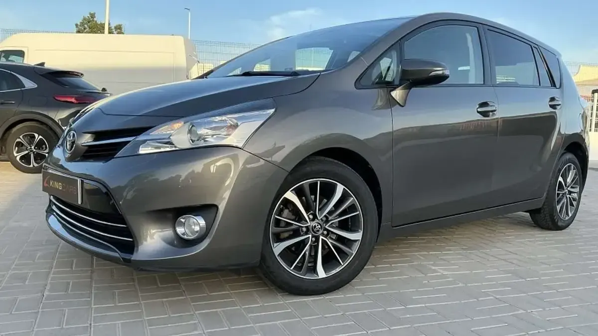 Usado Toyota Verso Advance 112 CV (82 kW) 2016 Gris / plata Monovolumen