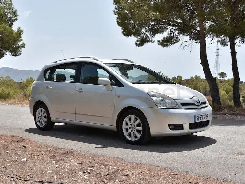 Usado Toyota Corolla Verso Sol 136 CV (100 kW) 2006 Gris / plata Monovolumen
