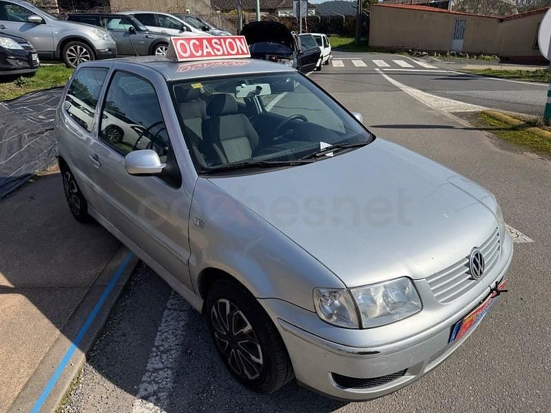 Usado VW Polo Trendline 75 CV (55 kW) 2001 Gris / plata Berlina