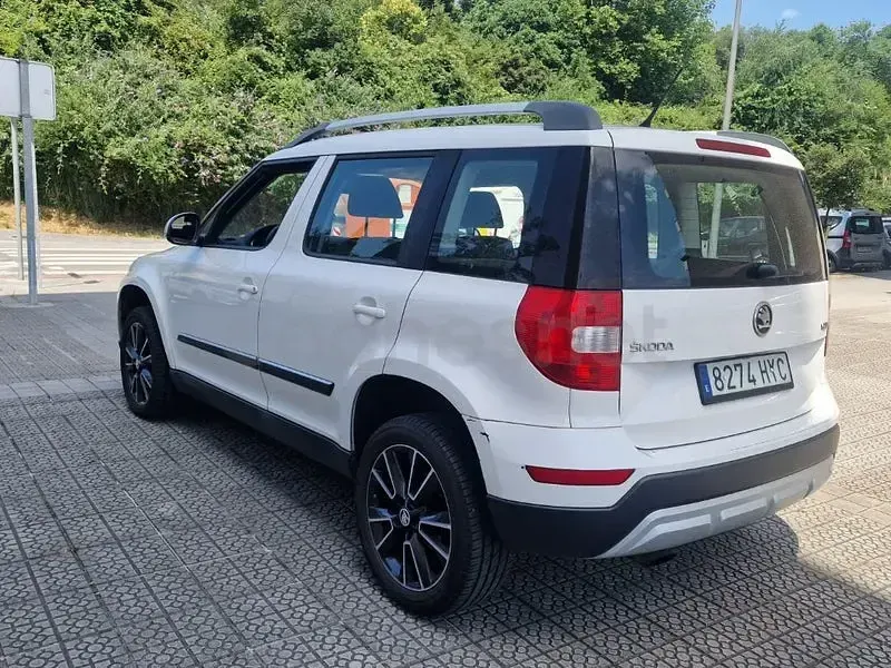 Usado Skoda Yeti Ambition 105 CV (77 kW) 2014 Blanco SUV