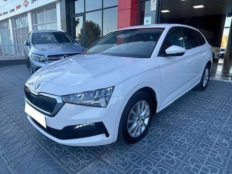 Usado Skoda Scala Ambition 95 CV (69 kW) 2022 Blanco Utilitario