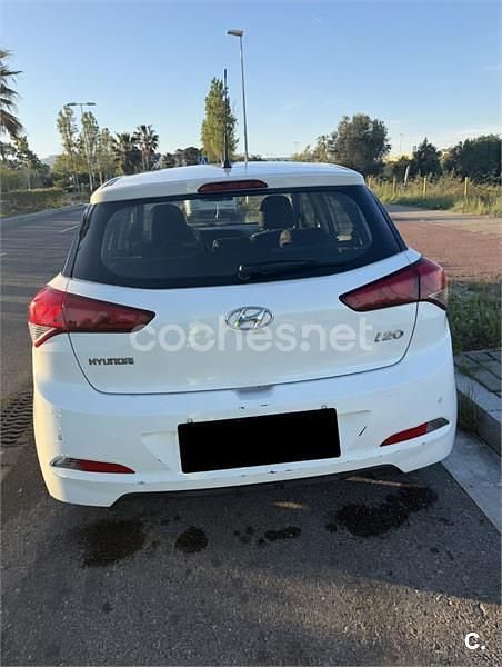 Käytetty Hyundai i20 90 HP (66 kW) 2017 Valkoinen Sedan