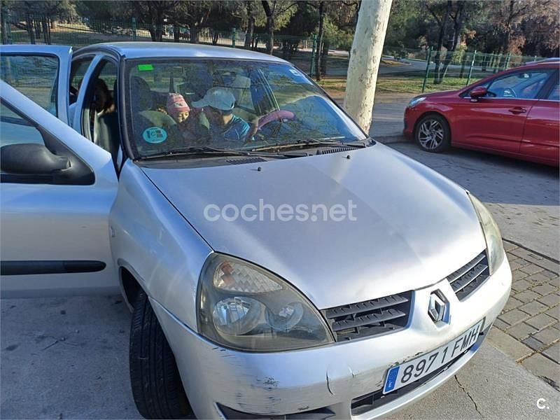 Gris / plata Usado 2007 Renault Clio II Campus Berlina | 3600 € (Un poco caro) - Imagen 1/4