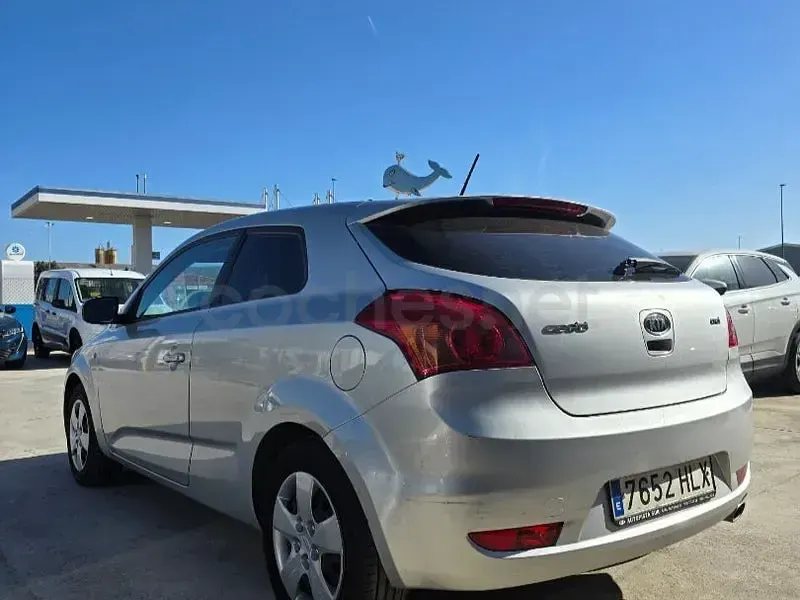Begagnad Kia Ceed Plus 90 HK (66 kW) 2012 Grå Halvkombi