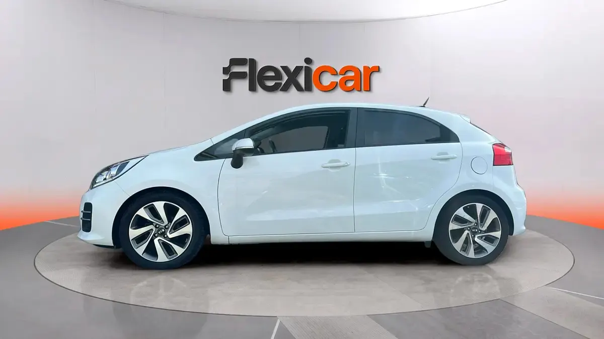 Usado Kia Rio 84 CV (61 kW) 2016 Blanco Utilitario