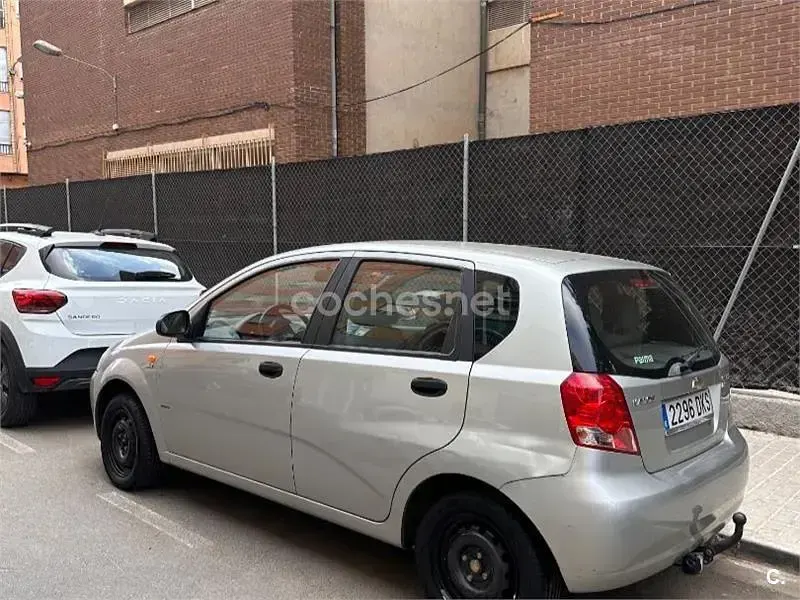 Usado Chevrolet Kalos SE 72 CV (52 kW) 2005 Gris / plata Berlina