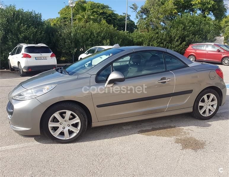Gris / plata Usado 2008 Peugeot 207 CC Descapotable | 5300 € (Buen precio) - Imagen 1/4