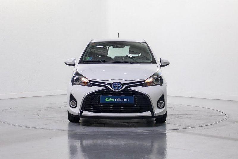 Usado Toyota Yaris Hybrid Active 100 CV (73 kW) 2017 Blanco Berlina