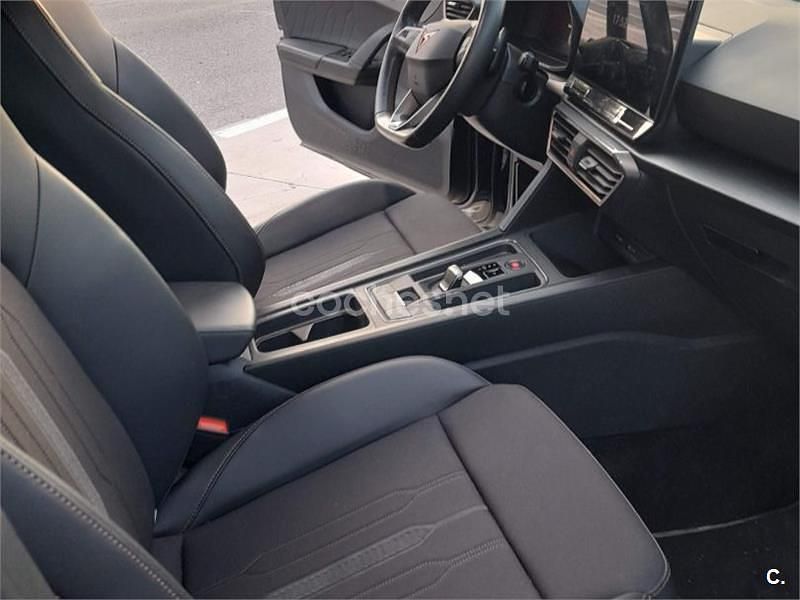 Usado Cupra Leon 150 CV (110 kW) 2023 Gris / plata Familiar