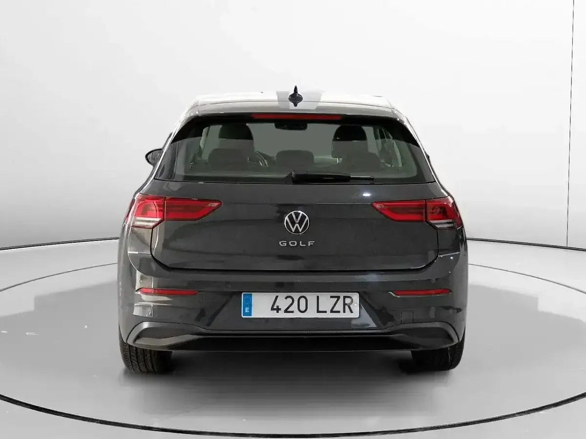 Usado VW Golf VIII 116 CV (85 kW) 2022 Gris Berlina