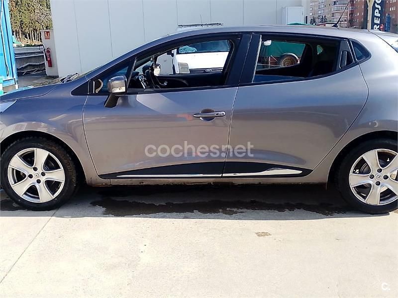 Usado Renault Clio GrandTour 90 CV (66 kW) 2016 Gris / plata Familiar