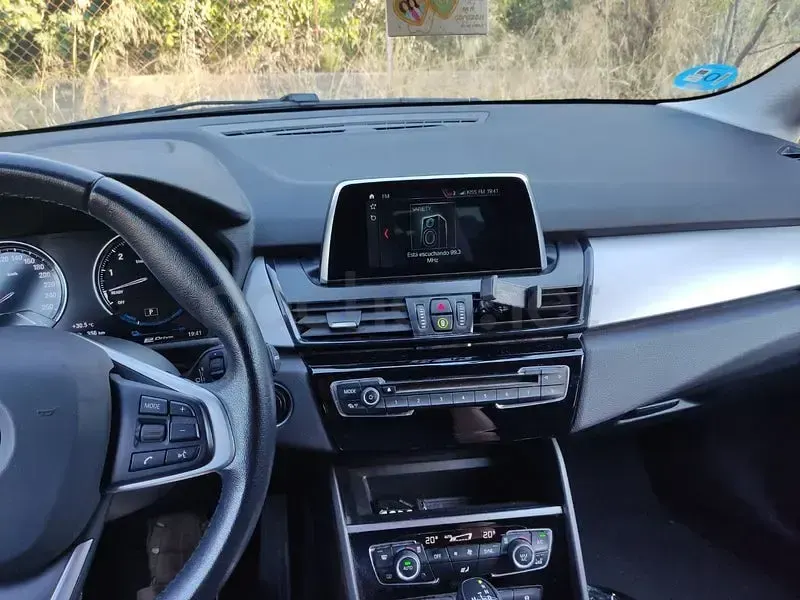 Usado BMW 225 Active Tourer iPerformance 224 CV (164 kW) 2020 Gris / plata Monovolumen