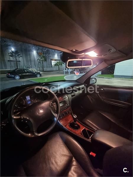 Usado Mercedes E200 75 CV (55 kW) 1993 Negro Familiar