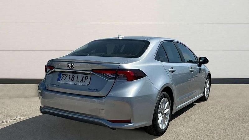 Usado Toyota Corolla Active 122 CV (89 kW) 2022 Gris Berlina