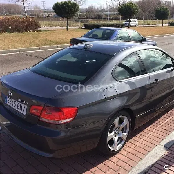 Usado BMW 320 177 CV (130 kW) 2009 Azul Coupe