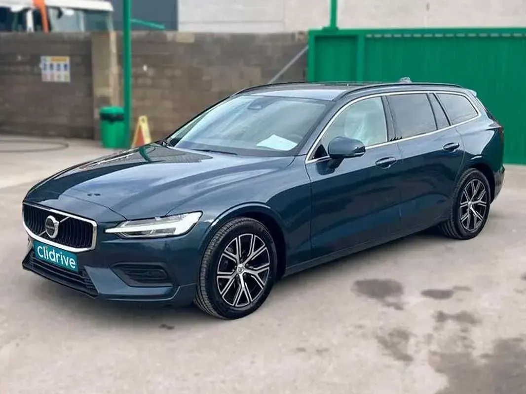 Usado Volvo V60 Core 197 CV (144 kW) 2025 Azul Familiar