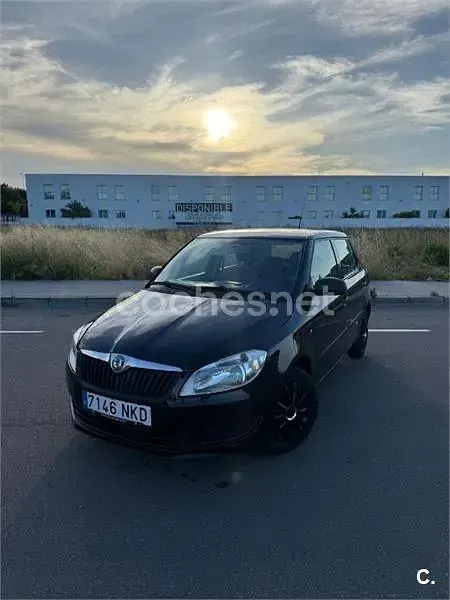 Usado Skoda Fabia 60 CV (44 kW) 2011 Negro Berlina