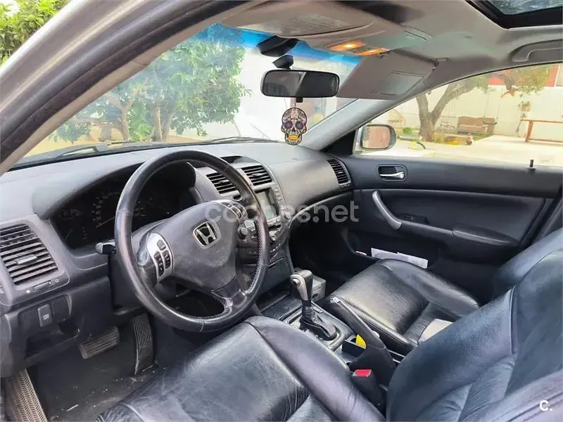 Usado Honda Accord Executive 190 CV (139 kW) 2003 Gris / plata Berlina