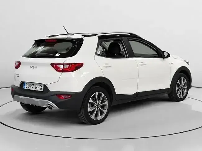 Usado Kia Stonic 100 CV (73 kW) 2023 Negro SUV
