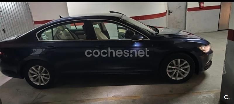 Azul Usado 2017 VW Passat Advance Berlina | 9900 € (Precio justo) - Imagen 1/4