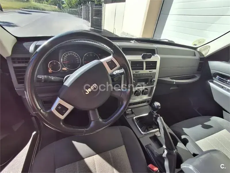 Usado Jeep Cherokee Sport 177 CV (130 kW) 2010 Negro SUV