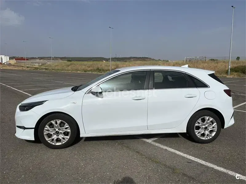 Usado Kia Ceed 100 CV (73 kW) 2022 Blanco Utilitario