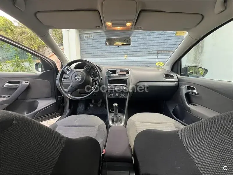 Usado VW Polo Advance 90 CV (66 kW) 2012 Gris / plata Utilitario