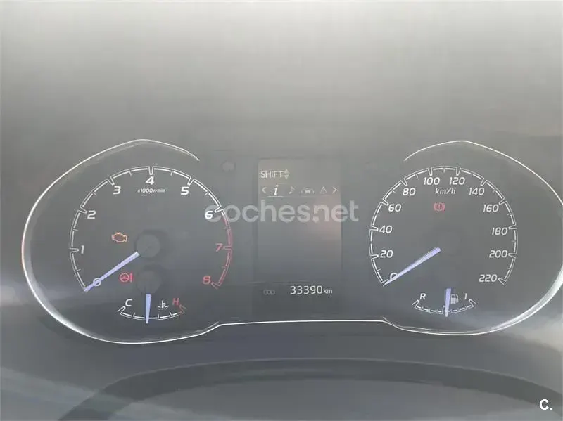 Usado Toyota Yaris Active 111 CV (81 kW) 2017 Rojo Berlina