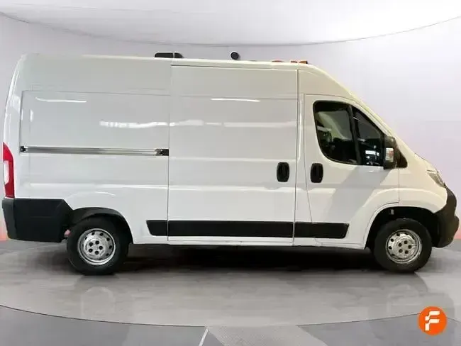 Begagnad Citroën Jumper 140 HK (102 kW) 2021 Vit Minibuss