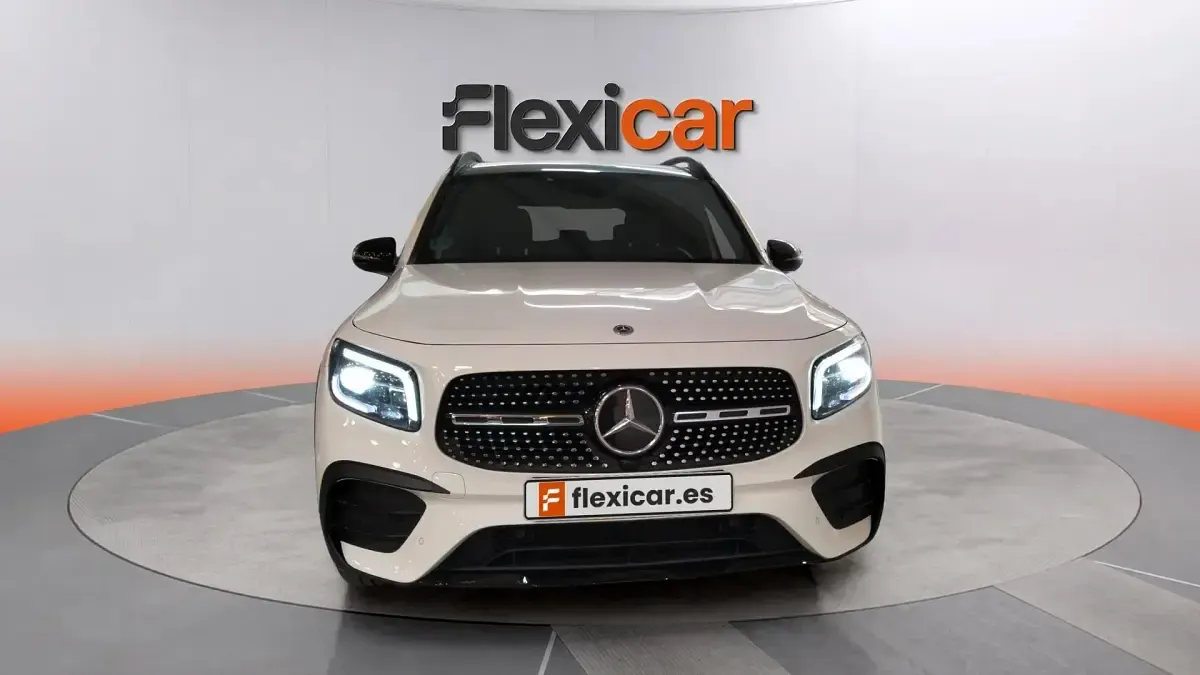 Käytetty Mercedes GLB220 190 HP (139 kW) 2021 Valkoinen Katumaasturi