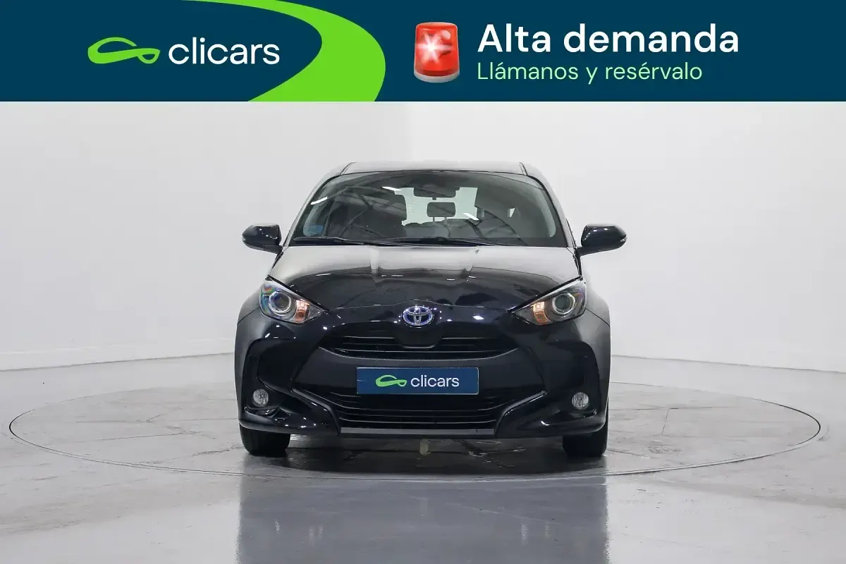 Usado Toyota Yaris Hybrid Business Edition 116 CV (85 kW) 2023 Negro Berlina