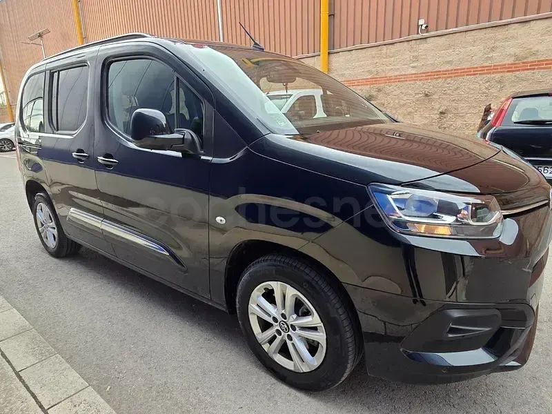 Usado Toyota Proace Verso Active 131 CV (96 kW) 2025 Negro Familiar