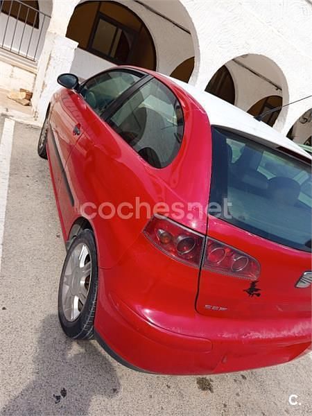 Rojo Usado 2006 Seat Ibiza Berlina | 2800 € (Buen precio) - Imagen 1/4