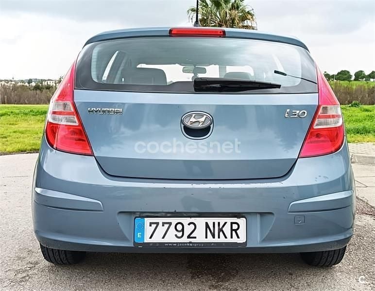 Usado Hyundai i30 Comfort 109 CV (80 kW) 2009 Azul Berlina