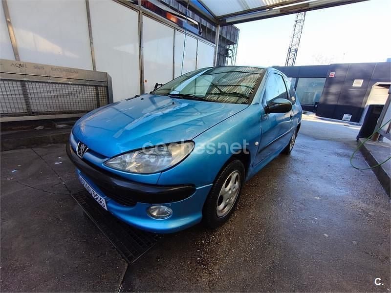 Usado Peugeot 206 75 CV (55 kW) 2002 Azul Berlina