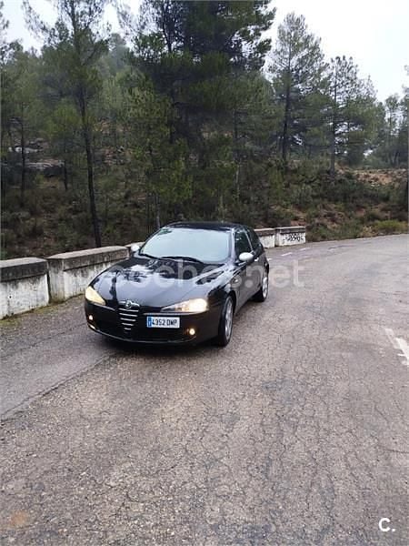 Usado Alfa Romeo 147 Distinctive 120 CV (88 kW) 2005 Negro Utilitario
