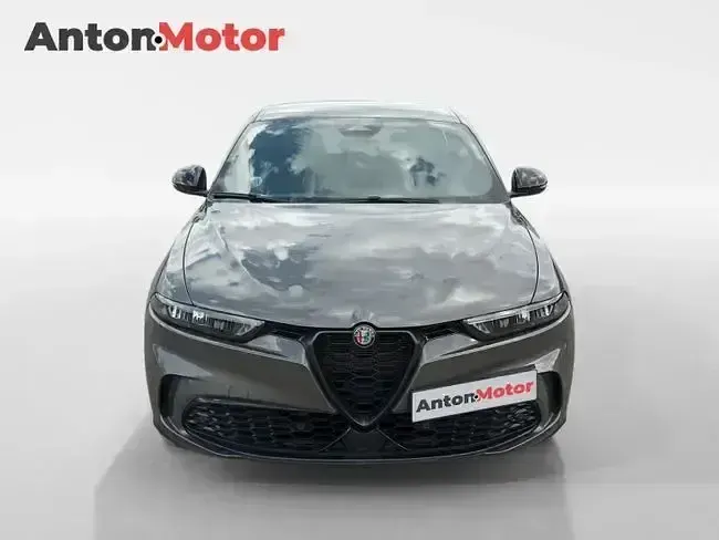 Usado Alfa Romeo Tonale Sprint 130 CV (95 kW) 2023 Gris / plata SUV