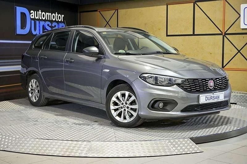 Usado Fiat Tipo Lounge 120 CV (88 kW) 2018 Gris Familiar