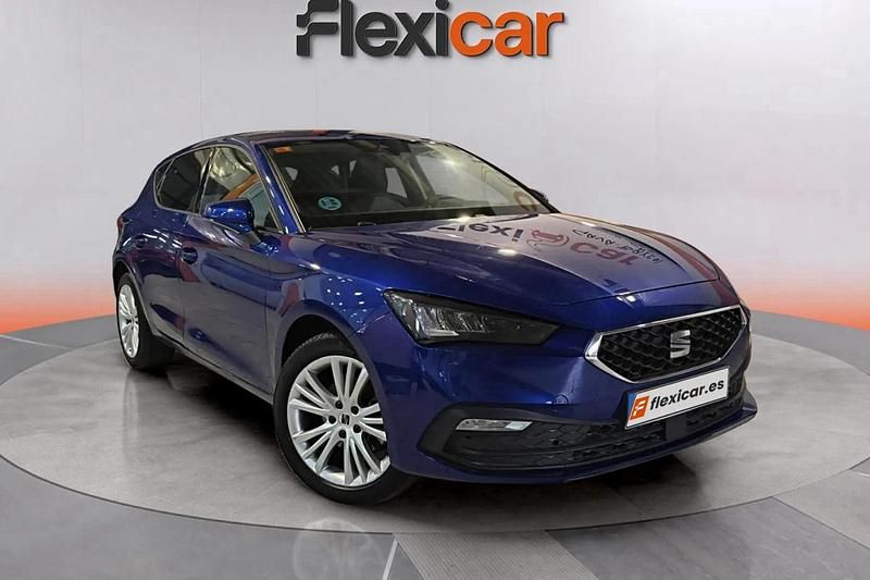 Usado Seat Leon Style 130 CV (95 kW) 2021 Azul Familiar