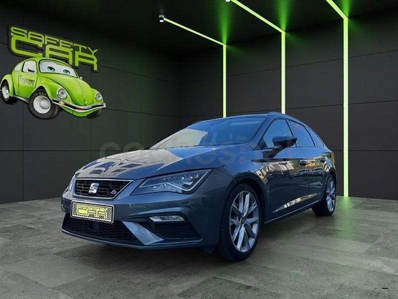 Usado Seat Leon FR 150 CV (110 kW) 2017 Gris / plata Familiar