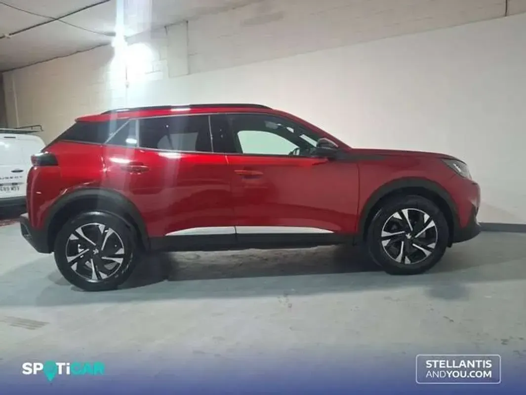 Usado Peugeot 2008 Allure 131 CV (96 kW) 2023 Rojo SUV