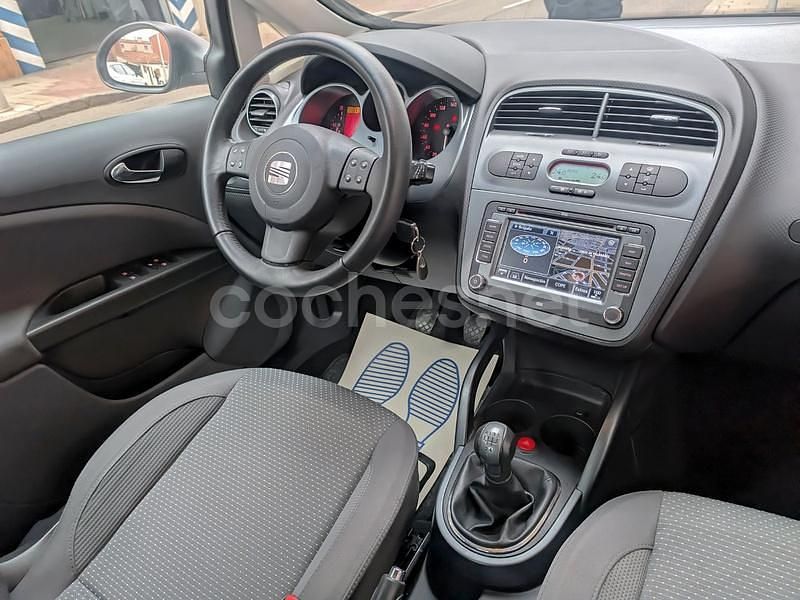 Usado Seat Altea Style 102 CV (75 kW) 2009 Gris / plata Monovolumen